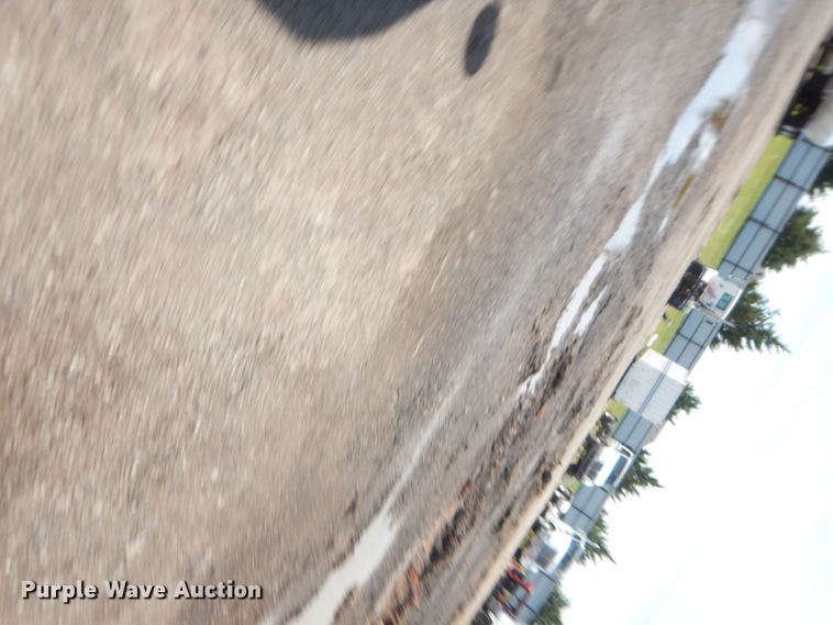 image for item DJ1915 2002 International 9400i  spreader truck