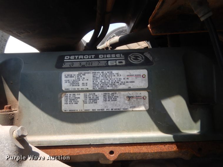 image for item DJ1915 2002 International 9400i  spreader truck