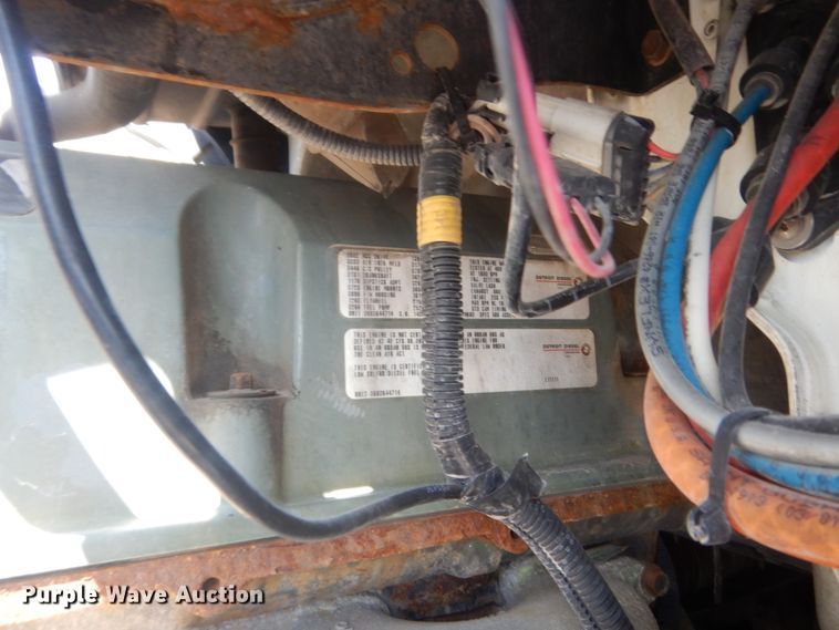 image for item DJ1915 2002 International 9400i  spreader truck