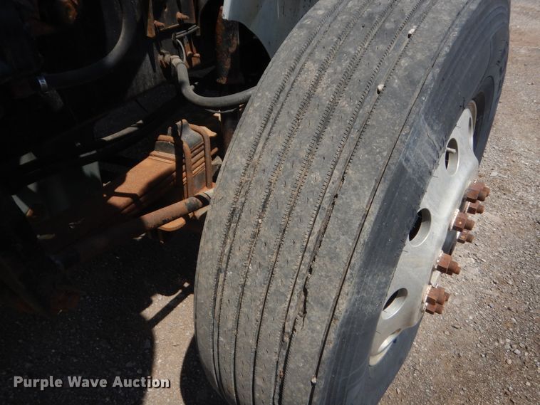 image for item DJ1915 2002 International 9400i  spreader truck