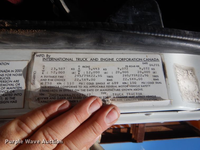 image for item DJ1915 2002 International 9400i  spreader truck