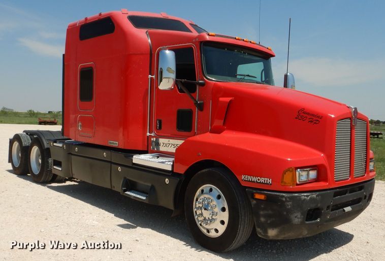 image for item DJ8849 2007 Kenworth T600  semi truck
