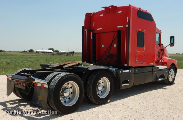 image for item DJ8849 2007 Kenworth T600  semi truck