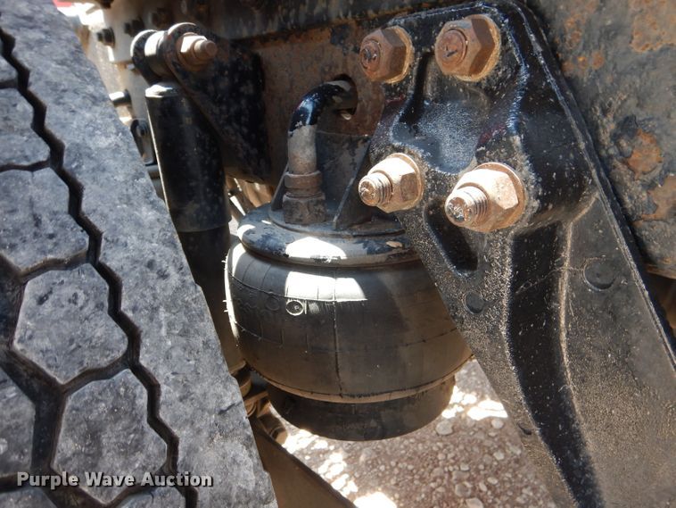 image for item DJ8849 2007 Kenworth T600  semi truck