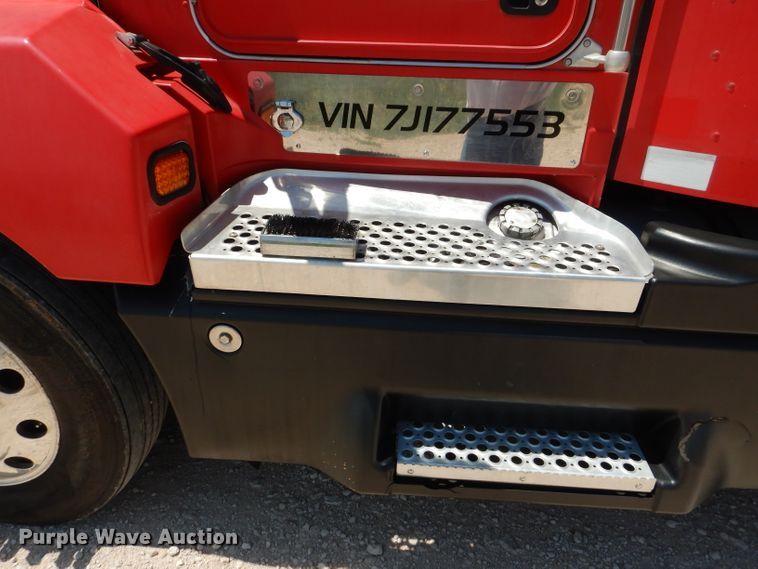 image for item DJ8849 2007 Kenworth T600  semi truck