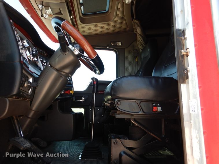 image for item DJ8849 2007 Kenworth T600  semi truck