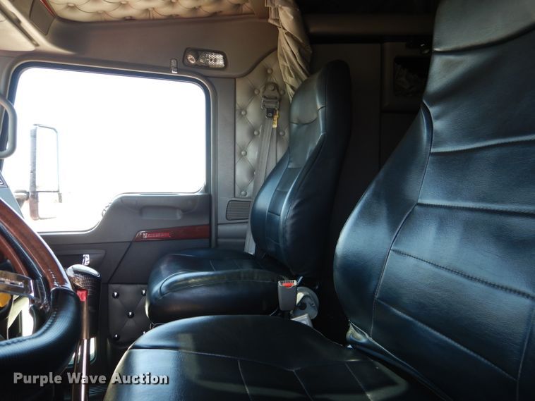 image for item DJ8849 2007 Kenworth T600  semi truck