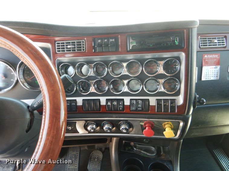 image for item DJ8849 2007 Kenworth T600  semi truck