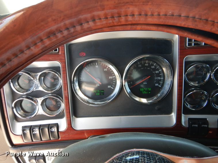 image for item DJ8849 2007 Kenworth T600  semi truck