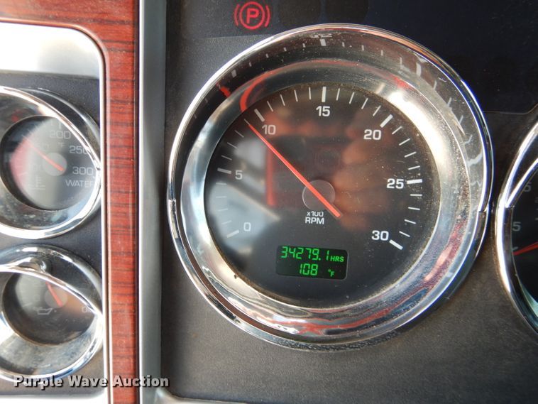 image for item DJ8849 2007 Kenworth T600  semi truck