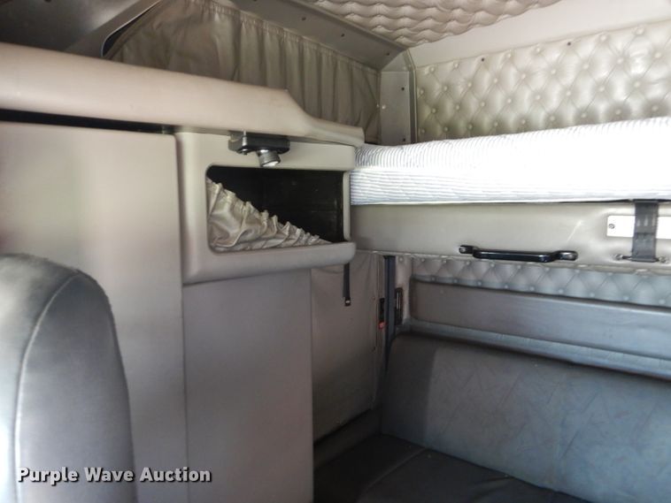 image for item DJ8849 2007 Kenworth T600  semi truck