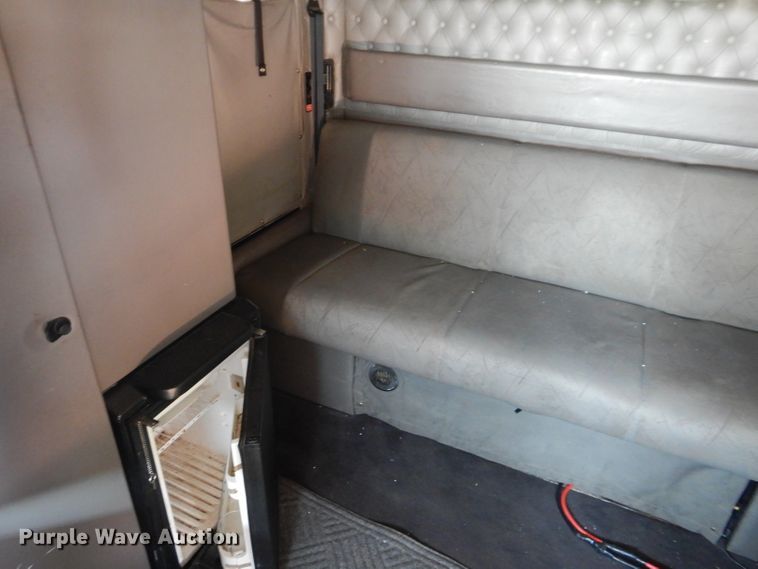 image for item DJ8849 2007 Kenworth T600  semi truck