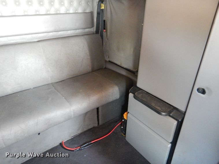 image for item DJ8849 2007 Kenworth T600  semi truck