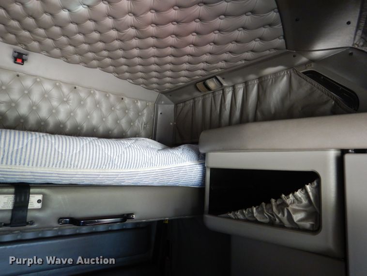 image for item DJ8849 2007 Kenworth T600  semi truck