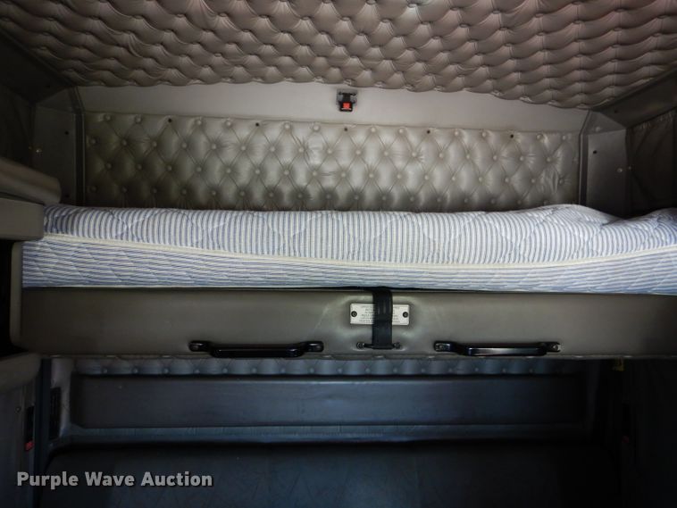 image for item DJ8849 2007 Kenworth T600  semi truck