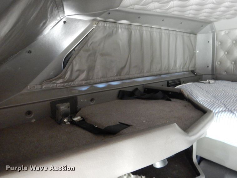 image for item DJ8849 2007 Kenworth T600  semi truck