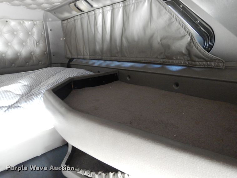 image for item DJ8849 2007 Kenworth T600  semi truck