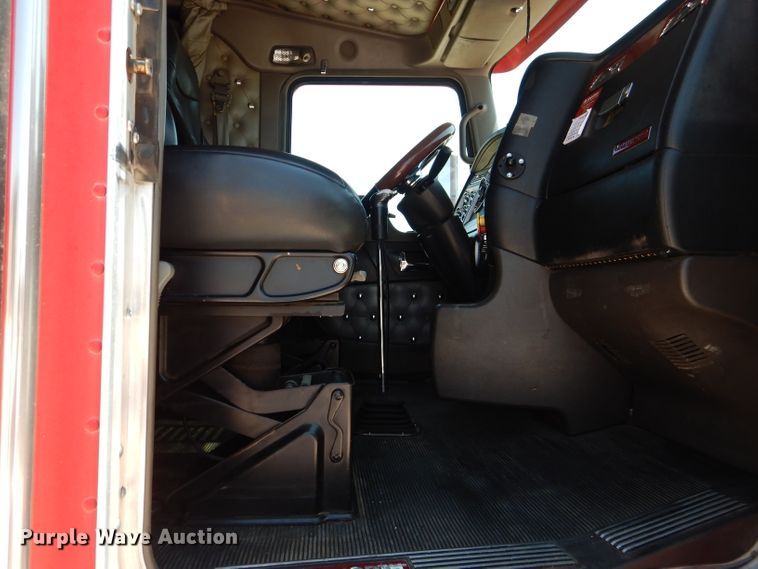 image for item DJ8849 2007 Kenworth T600  semi truck