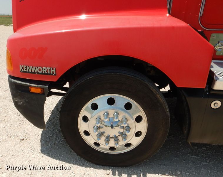 image for item DJ8849 2007 Kenworth T600  semi truck