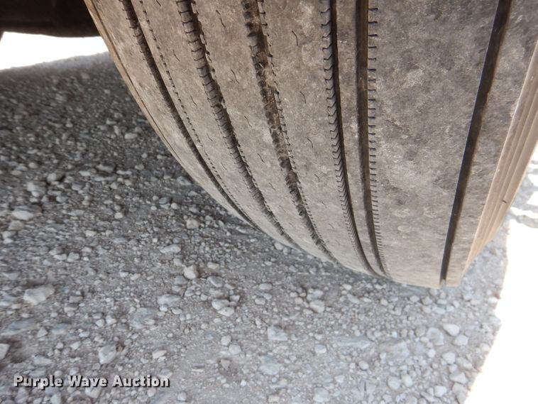 image for item DJ8849 2007 Kenworth T600  semi truck