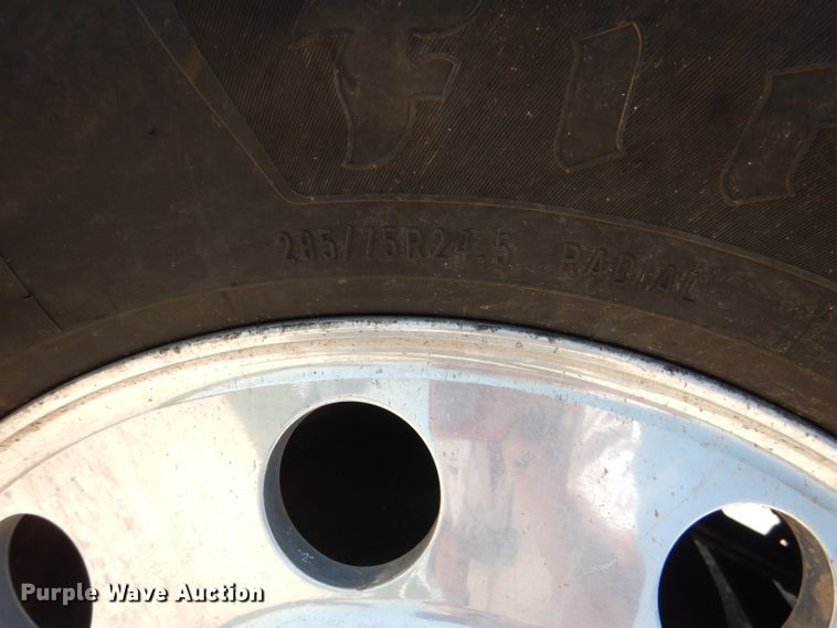 image for item DJ8849 2007 Kenworth T600  semi truck