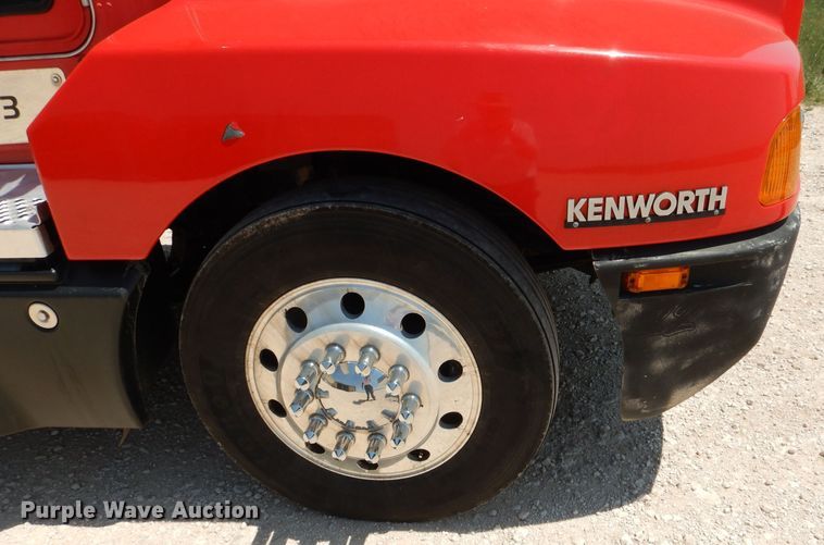 image for item DJ8849 2007 Kenworth T600  semi truck