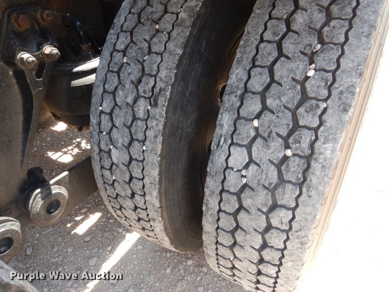 image for item DJ8849 2007 Kenworth T600  semi truck