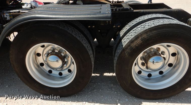 image for item DJ8849 2007 Kenworth T600  semi truck