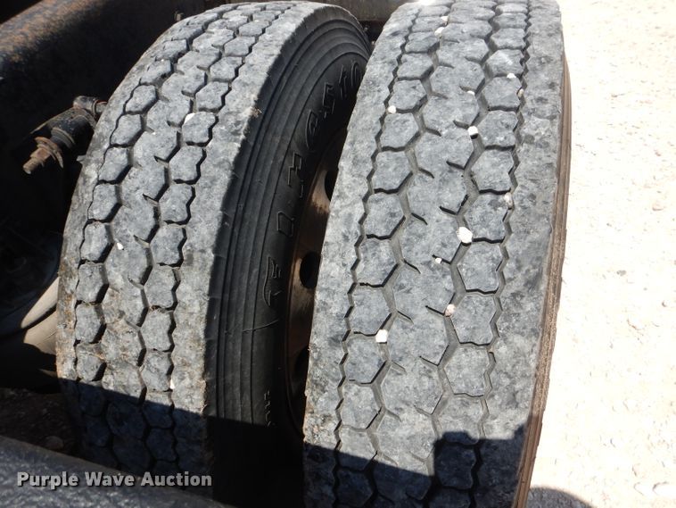 image for item DJ8849 2007 Kenworth T600  semi truck