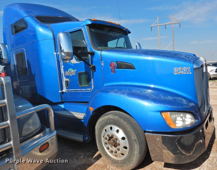 image for item DK2243 2008 Kenworth T600  semi truck