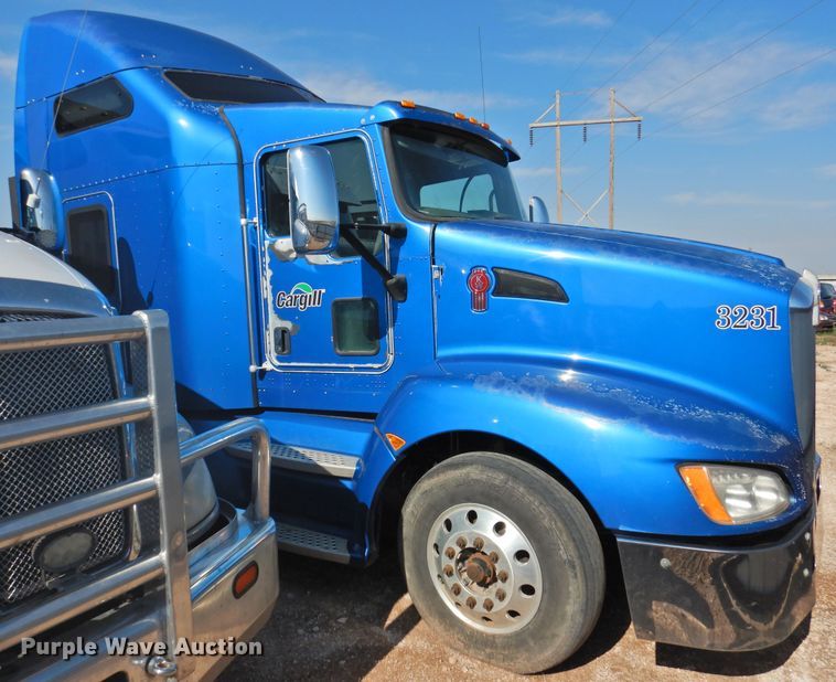 image for item DK2243 2008 Kenworth T600  semi truck