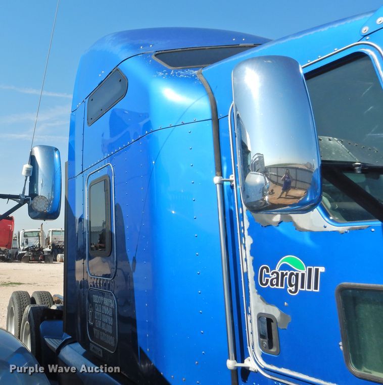 image for item DK2243 2008 Kenworth T600  semi truck