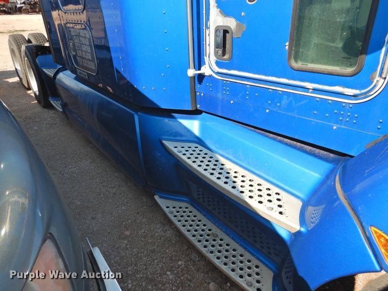 image for item DK2243 2008 Kenworth T600  semi truck