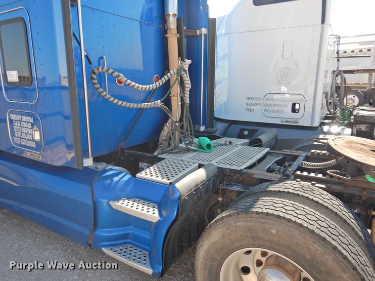 image for item DK2243 2008 Kenworth T600  semi truck