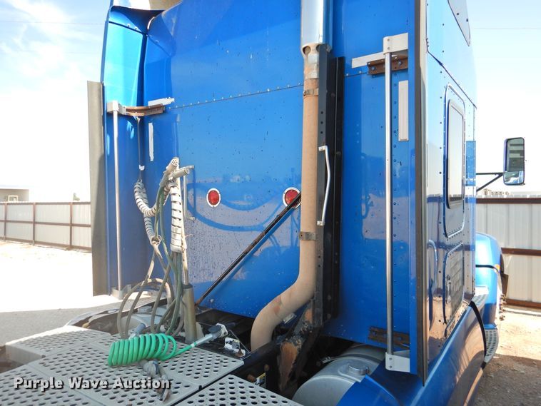 image for item DK2243 2008 Kenworth T600  semi truck