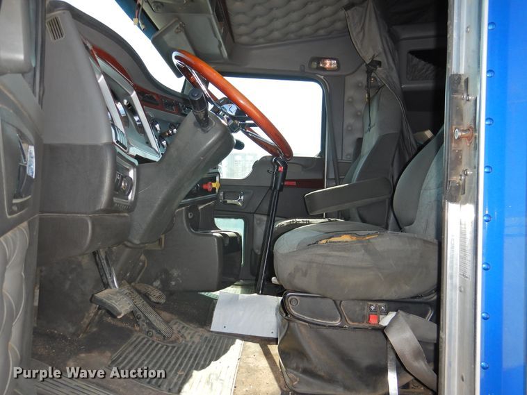 image for item DK2243 2008 Kenworth T600  semi truck