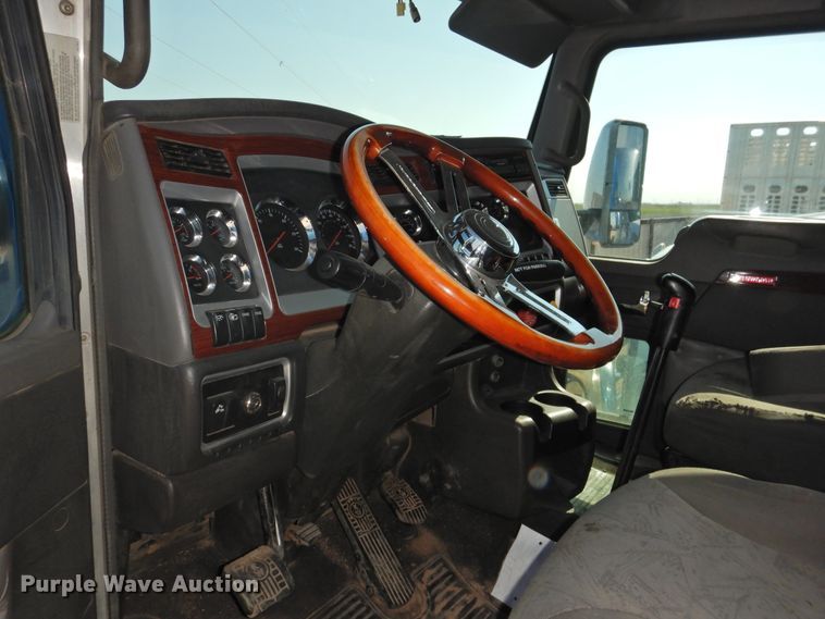 image for item DK2243 2008 Kenworth T600  semi truck