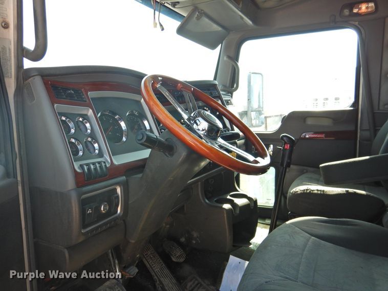 image for item DK2243 2008 Kenworth T600  semi truck