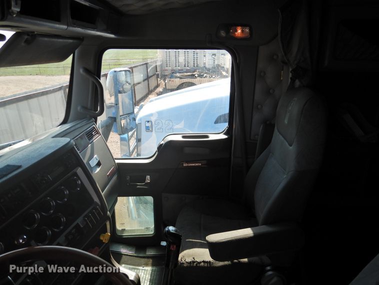 image for item DK2243 2008 Kenworth T600  semi truck