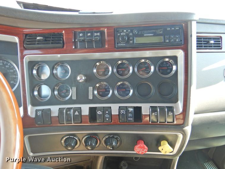 image for item DK2243 2008 Kenworth T600  semi truck