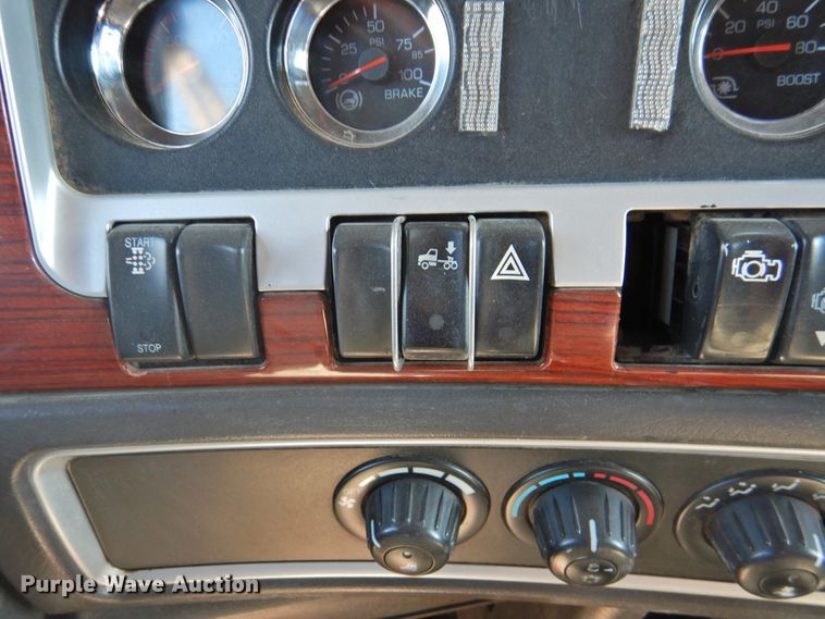 image for item DK2243 2008 Kenworth T600  semi truck