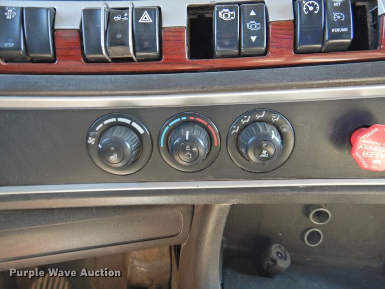 image for item DK2243 2008 Kenworth T600  semi truck