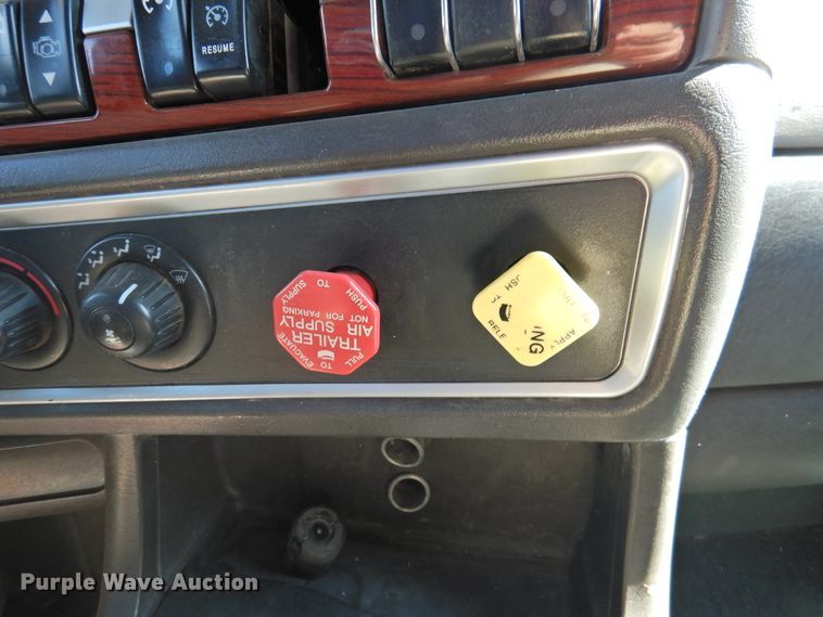 image for item DK2243 2008 Kenworth T600  semi truck