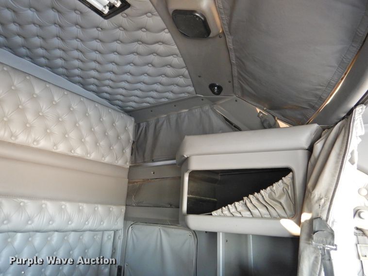 image for item DK2243 2008 Kenworth T600  semi truck