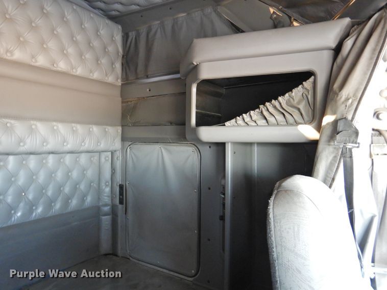 image for item DK2243 2008 Kenworth T600  semi truck