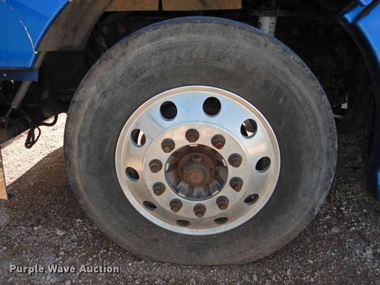 image for item DK2243 2008 Kenworth T600  semi truck