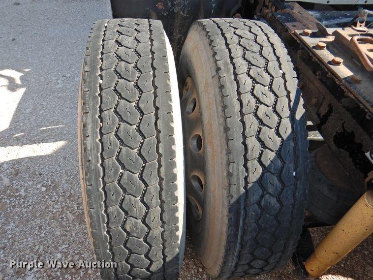 image for item DK2243 2008 Kenworth T600  semi truck