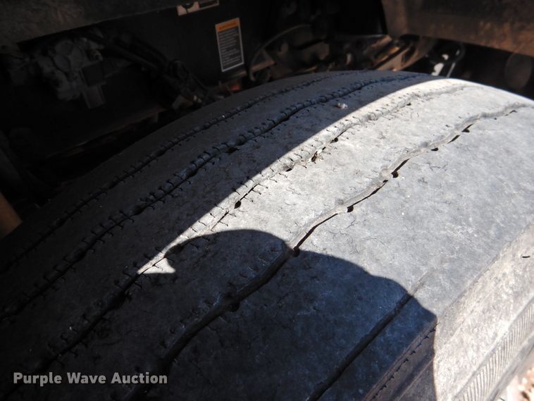 image for item DK2243 2008 Kenworth T600  semi truck