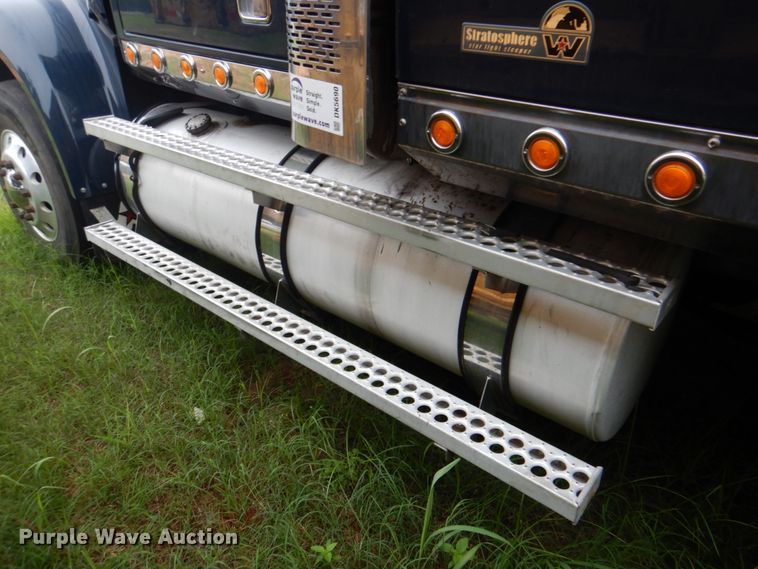 image for item DK5690 2008 Western Star 4900FA  semi truck