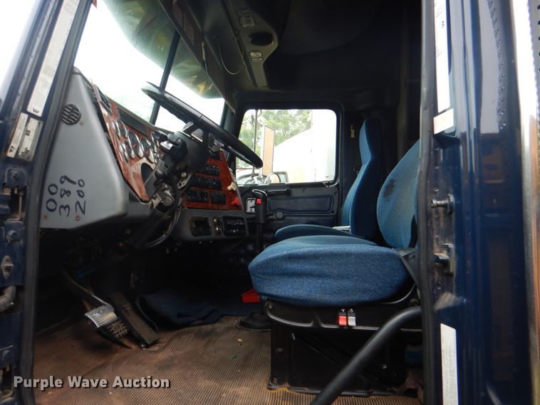 image for item DK5690 2008 Western Star 4900FA  semi truck